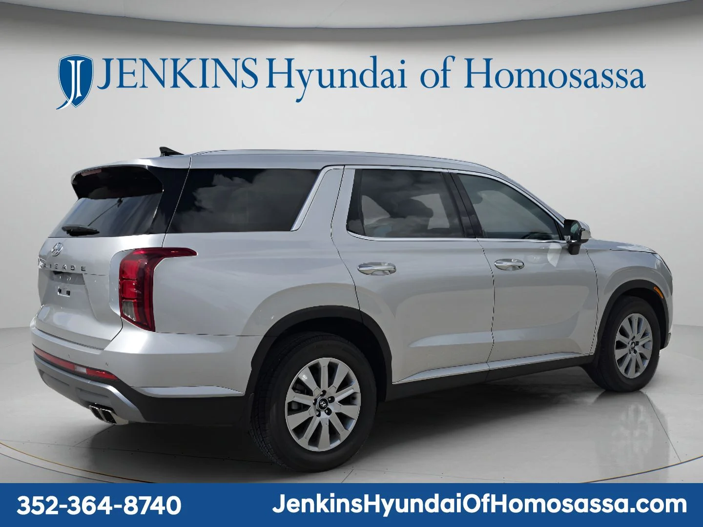 Used 2025 Silver Hyundai SEL image 3