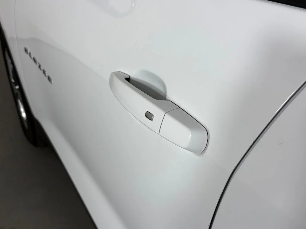 Used 2025 White Chevrolet LT image 12