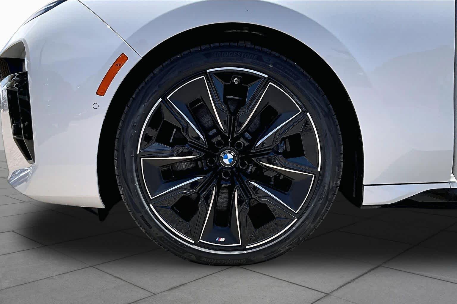 New 2026 Mineral White Metallic BMW 740i xDrive image 11