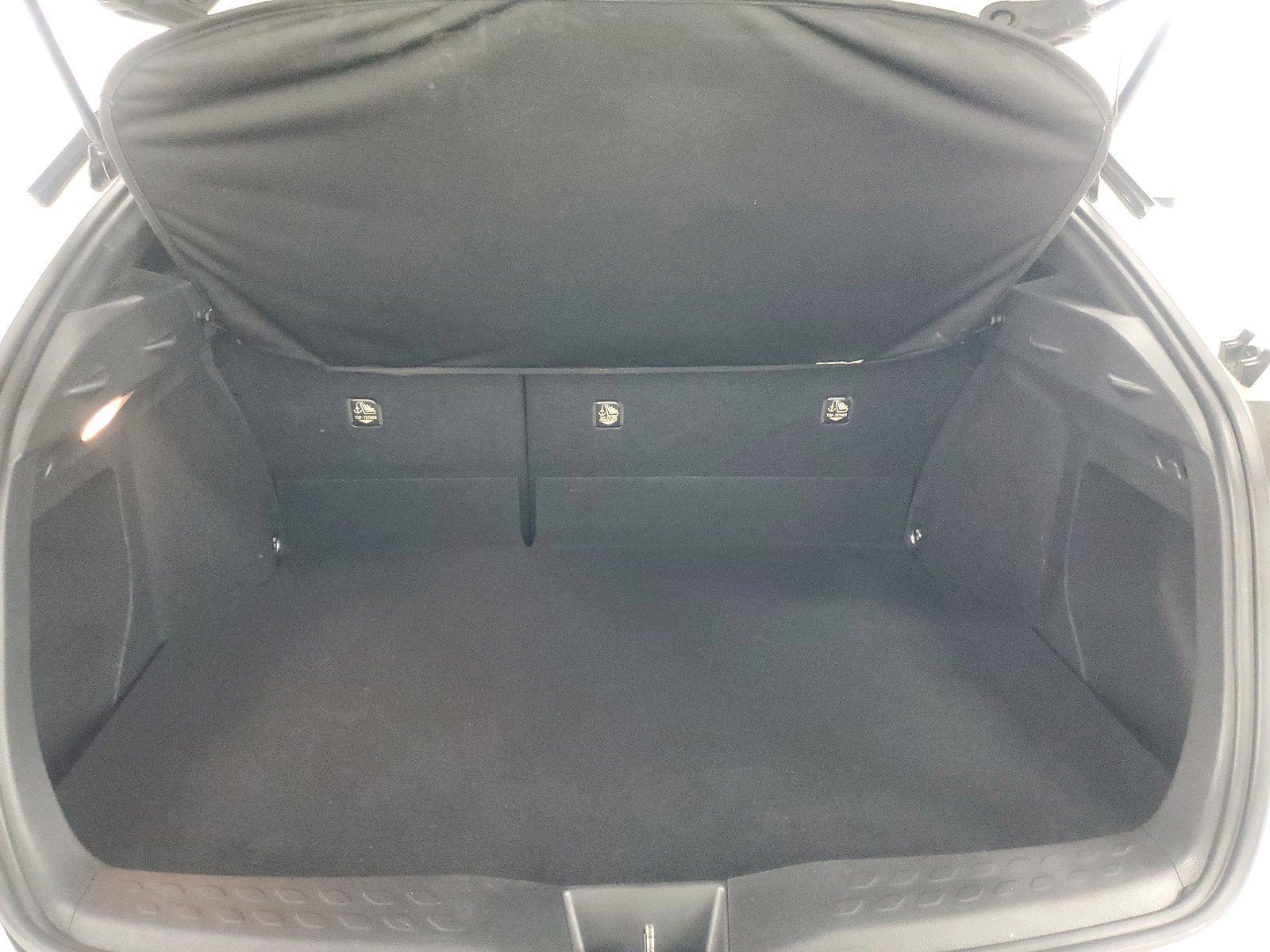 Used 2018 Blizzard Pearl Toyota XLE image 10