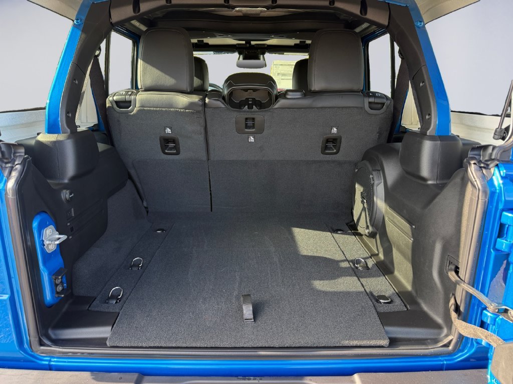 New 2027 Hydro Blue Pearl-Coat Paint Jeep Sahara image 19
