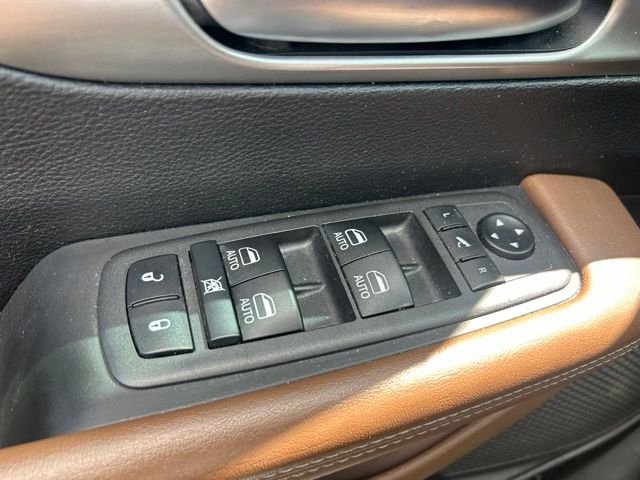 Used 2021 White Chrysler Limited image 17