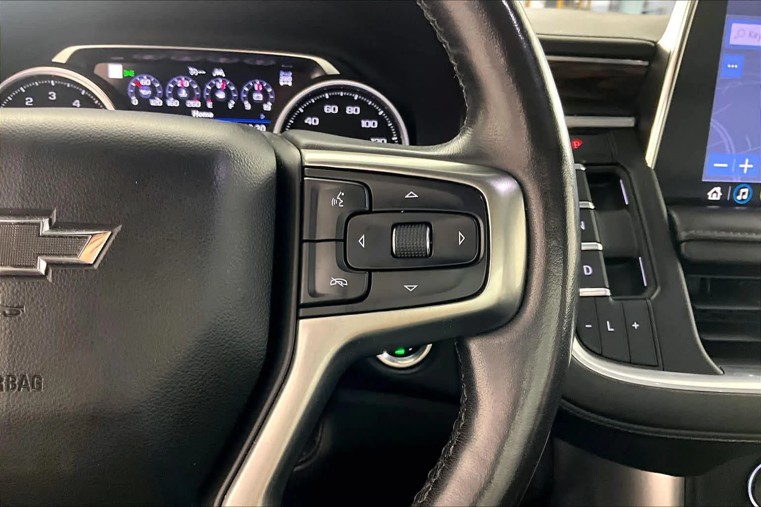 Used 2021 Black Chevrolet Z71 image 24
