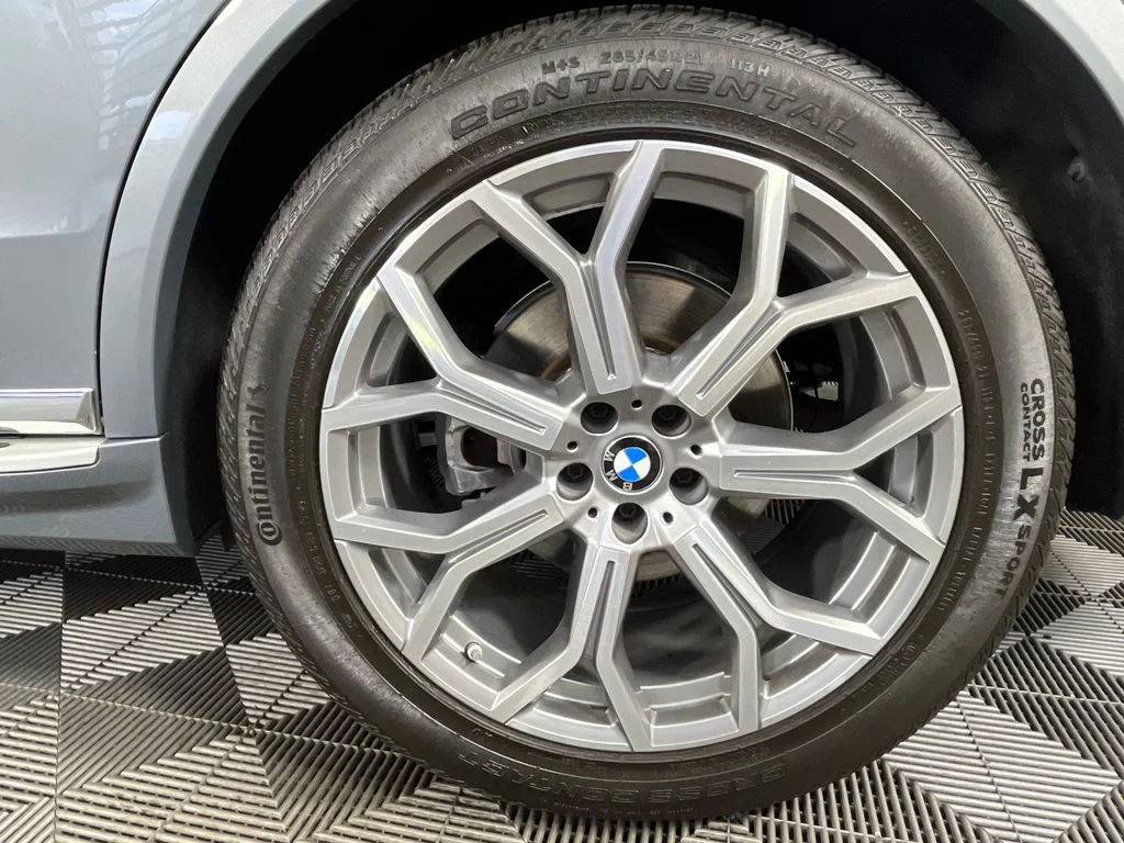 Used 2023 Skyscraper Grey Metallic BMW xDrive40i image 17