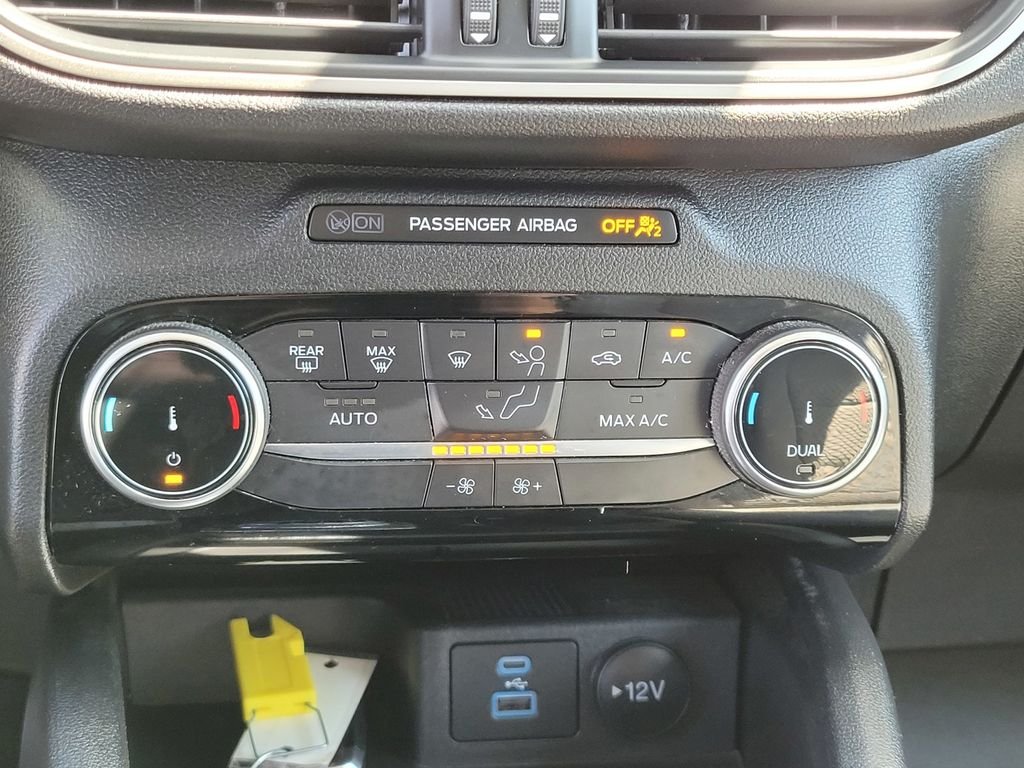 Certified Used 2022 Oxford White Ford SE image 19