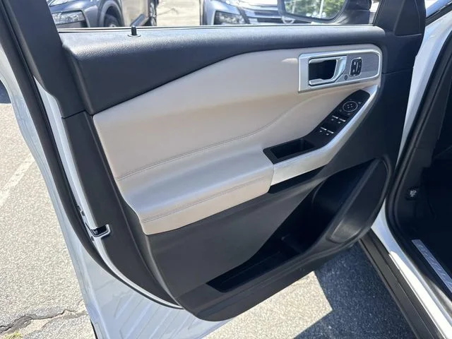 Used 2022 White Ford Limited image 19
