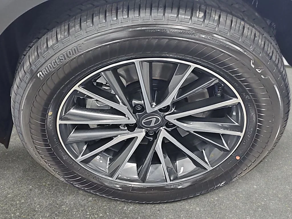 New 2026 Ultra White Lexus PREMIUM PLUS AWD image 31