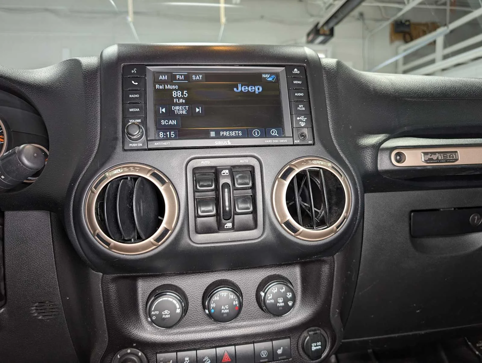 Used 2016 Granite Crystal Metallic Clearcoat Jeep 75th Anniversary image 31