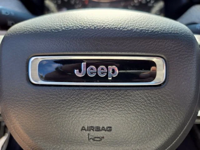 Used 2024 White Jeep Latitude image 32