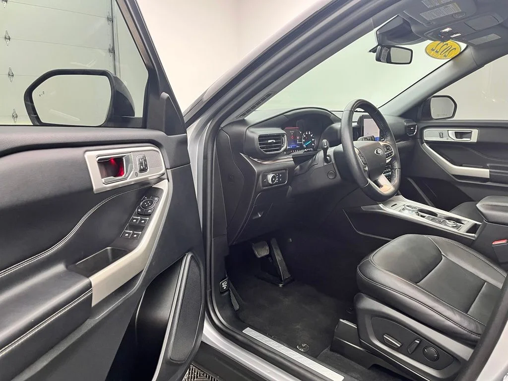 Used 2022 Silver Ford Limited image 18