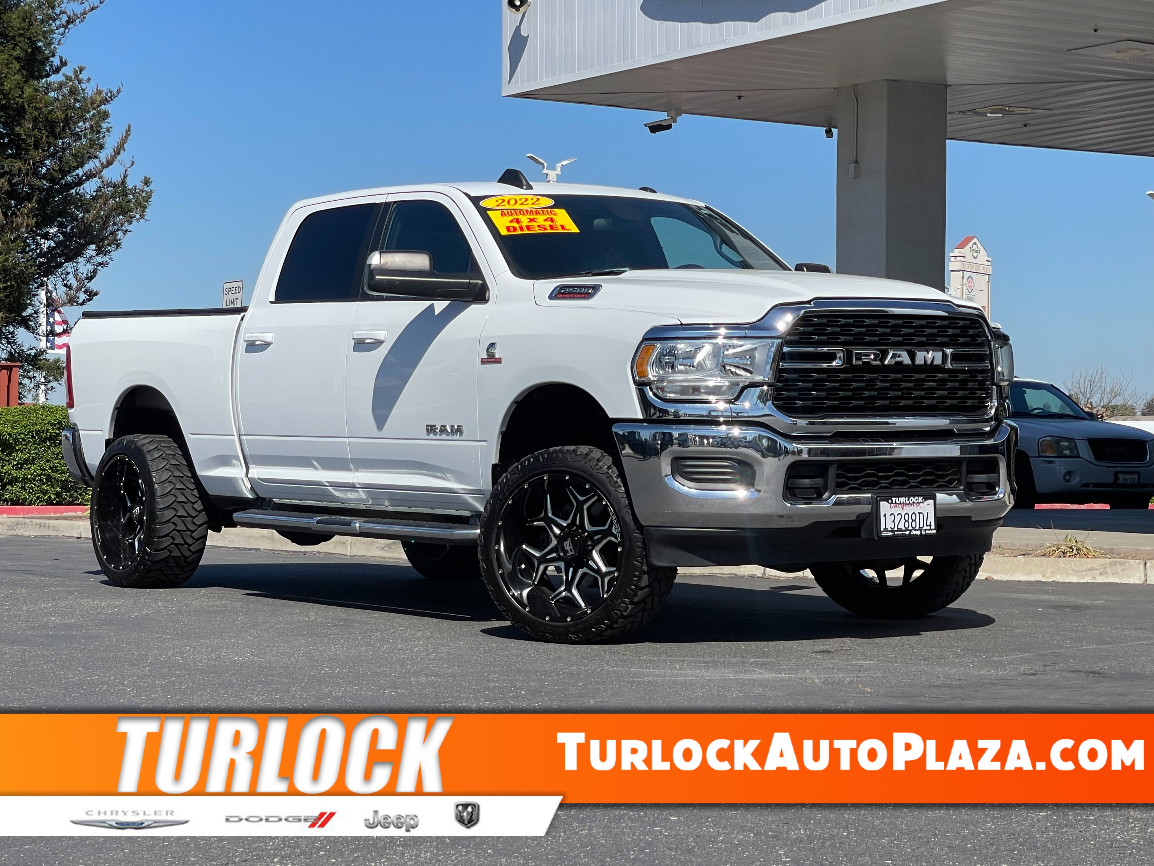 White 2022 RAM 2500 Big Horn Crew Cab 4WD Pickup Truck Four-Wheel Drive 6-Speed Automatic