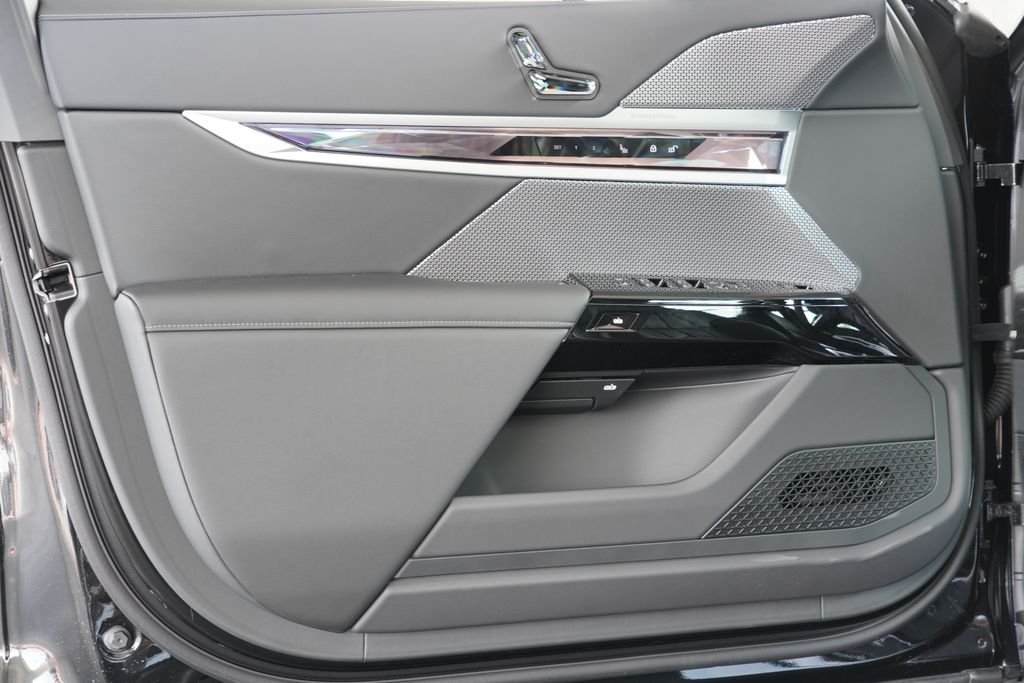 New 2026 Black Sapphire Metallic BMW 760i xDrive image 9