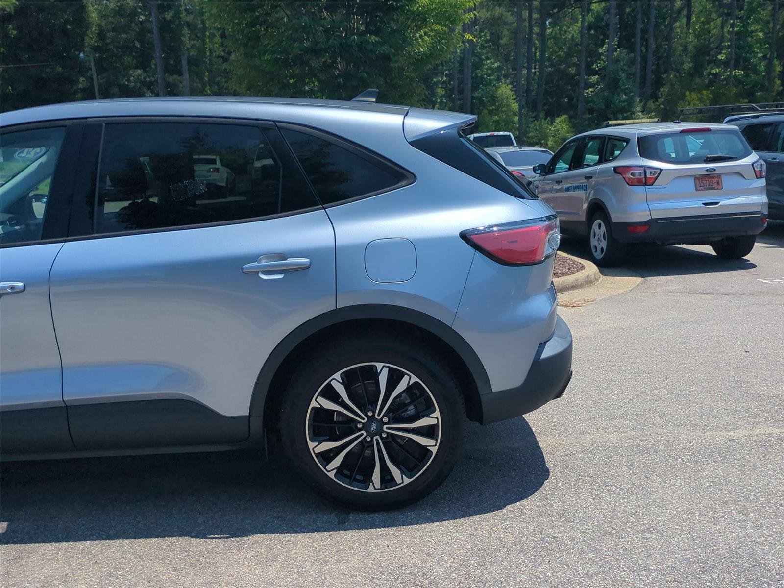 Used 2022 Iced Blue Silver Ford SE image 11