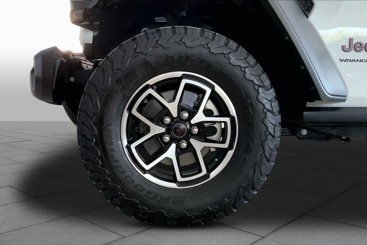 Used 2024 Bright White Clearcoat Jeep Rubicon image 11