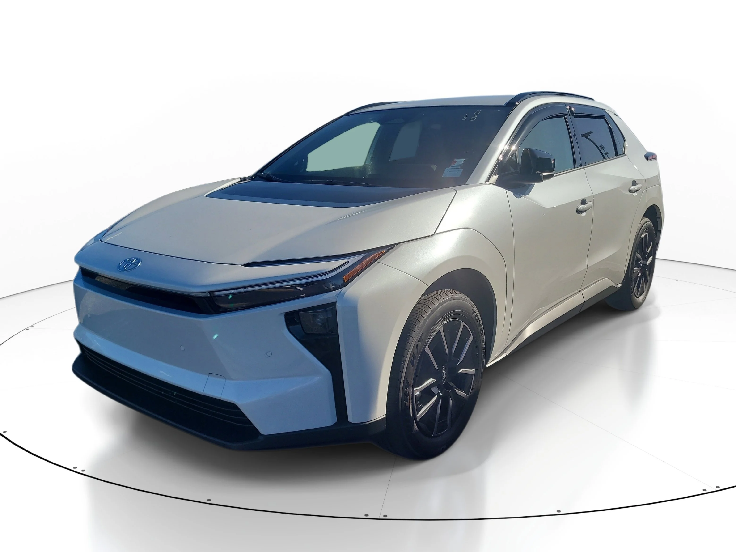 Used 2026 Pearl Toyota XLE image 3