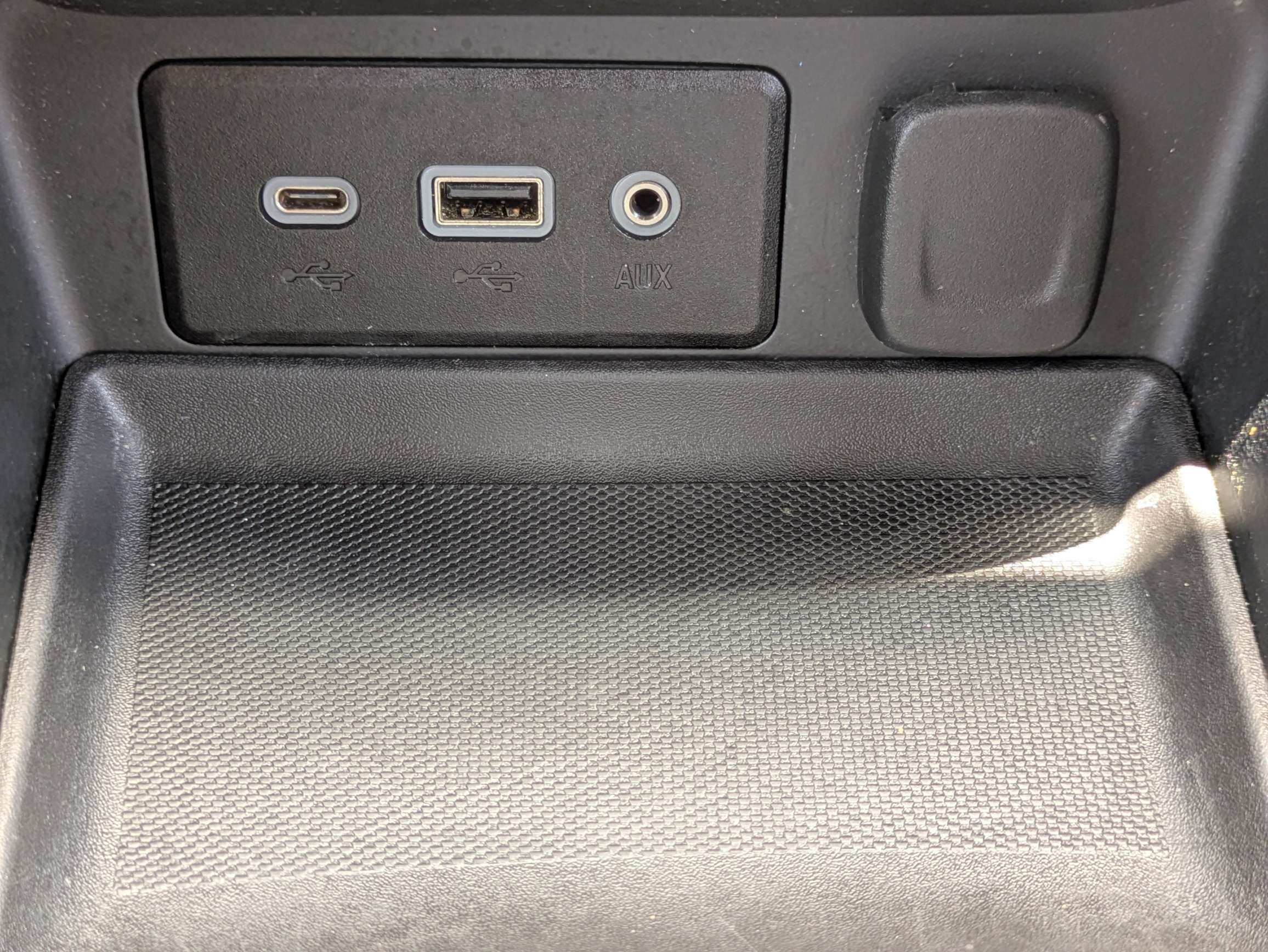 Used 2024 Summit White GMC SLE image 24