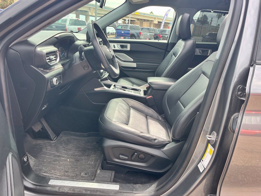 Used 2023 Gray Ford Limited image 9