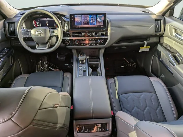 New 2026 Boulder Gray Pearl / Super Black Two-tone Nissan Platinum image 9