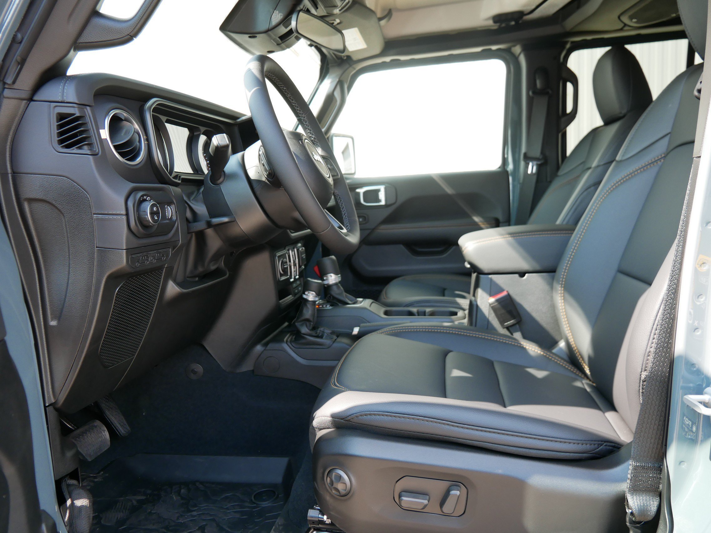 New 2026 Anvil Clear-Coat Exterior Paint Jeep Sahara image 8