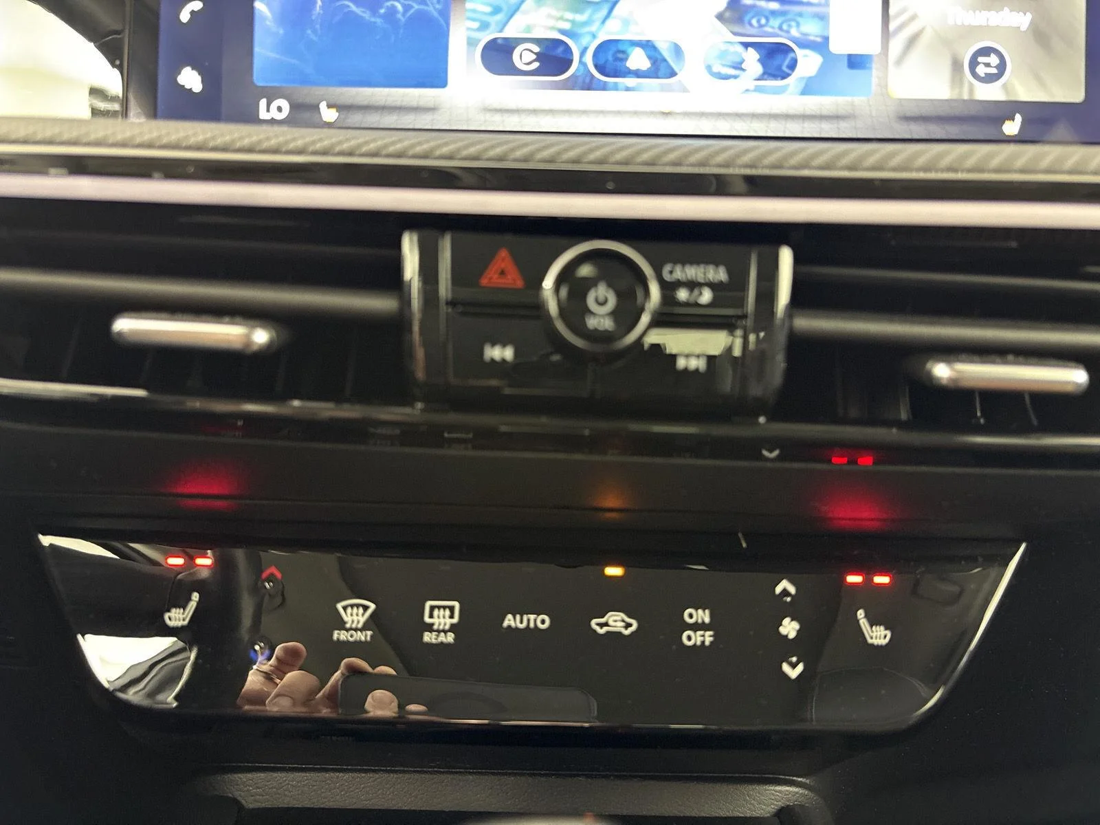 Used 2025 Aspen White Tricoat Nissan SR image 11