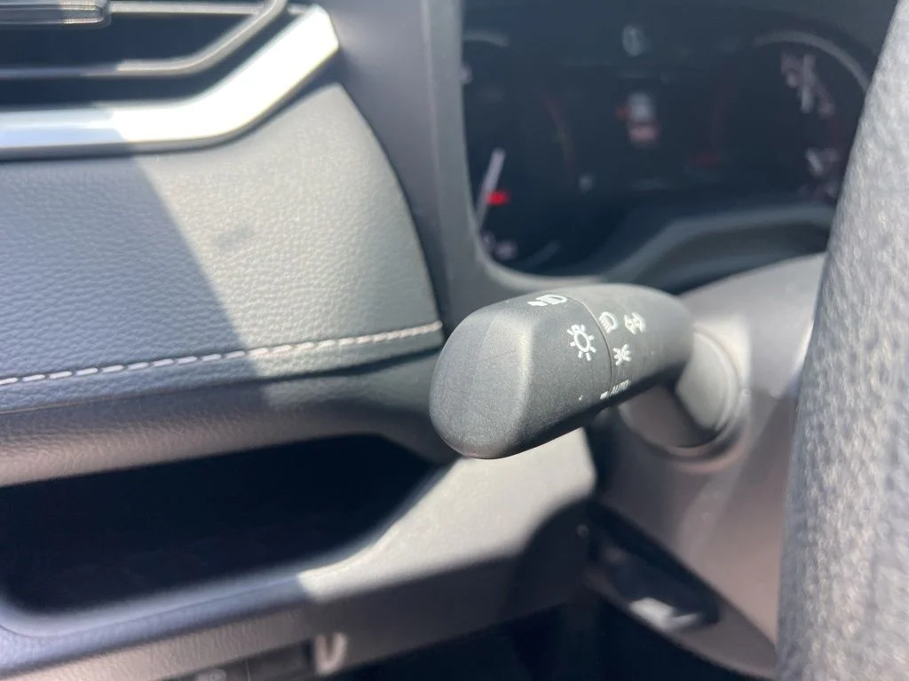 Used 2025  Toyota XLE image 44