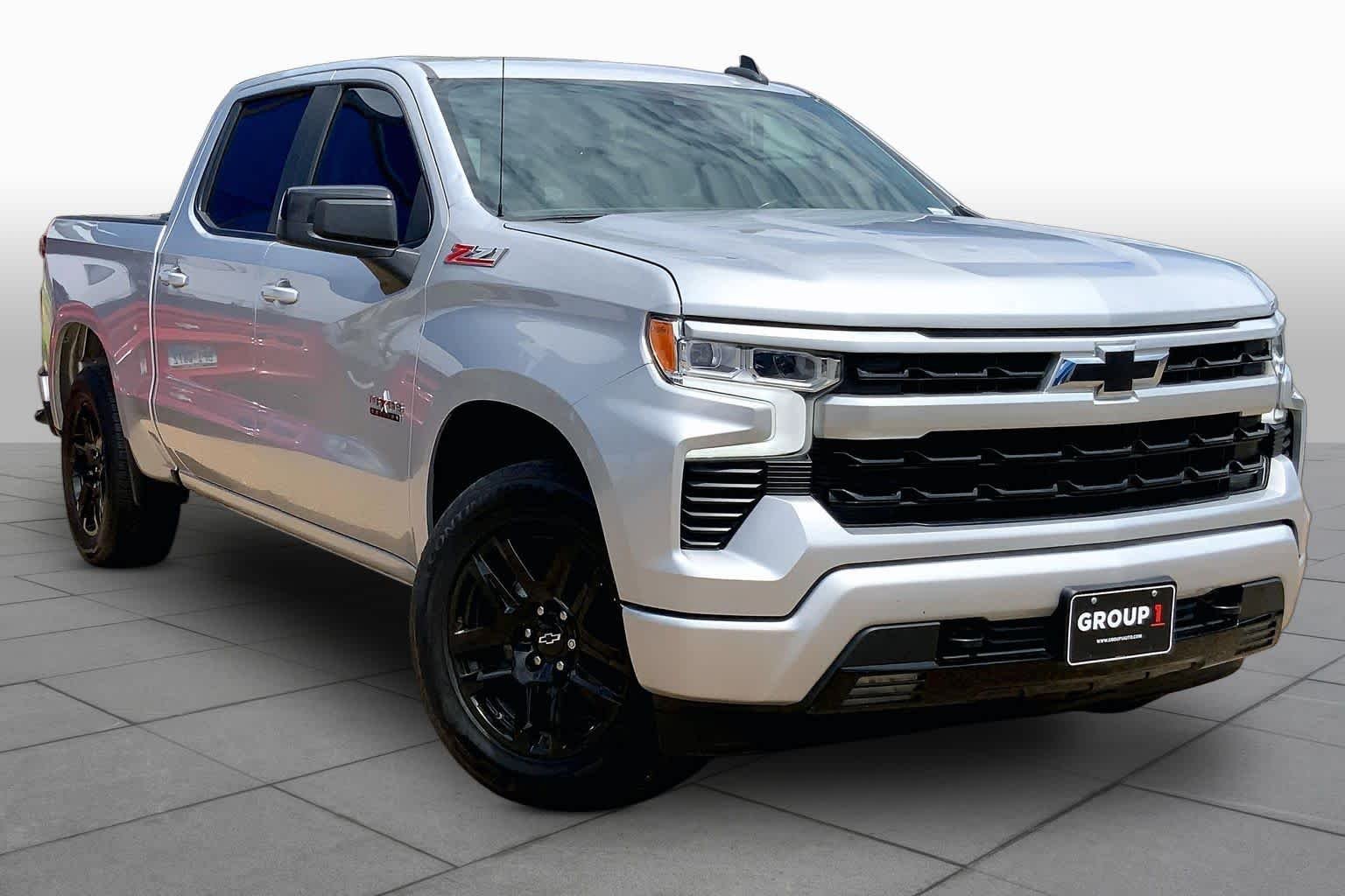 Used 2022 Silver Ice Metallic Chevrolet RST image 2