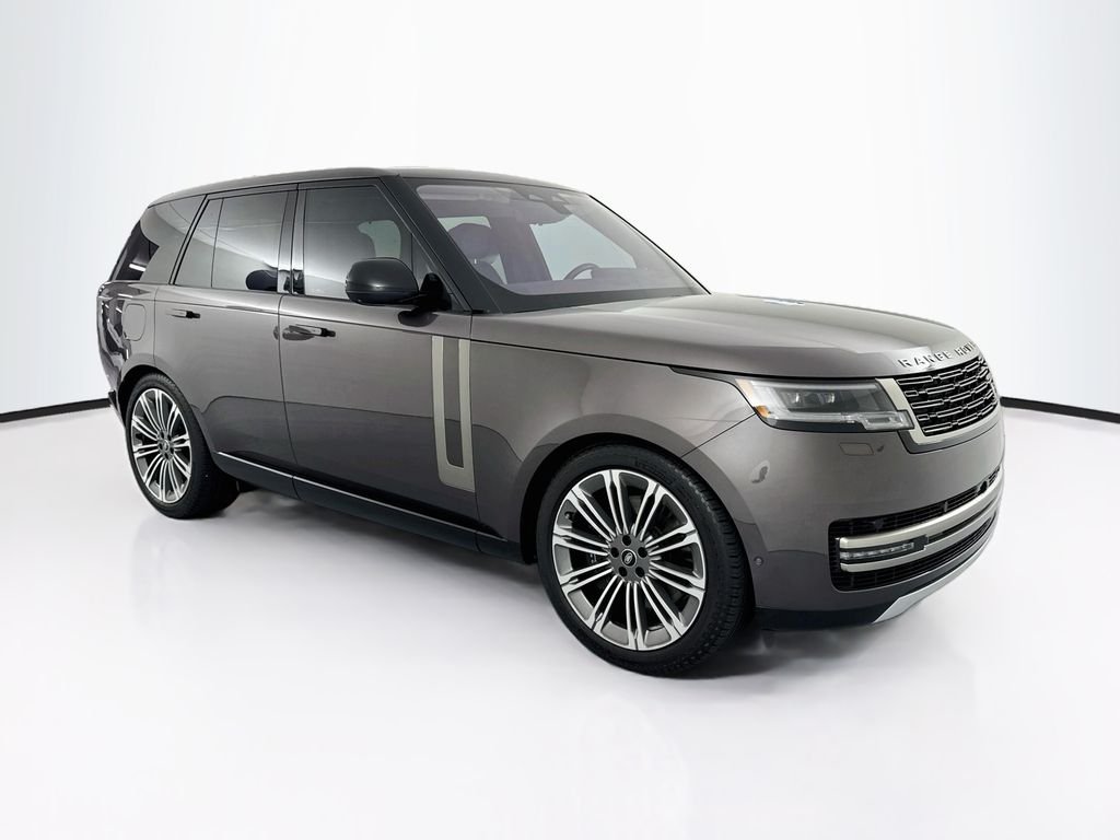 Used 2022 Gray Land Rover SE image 3