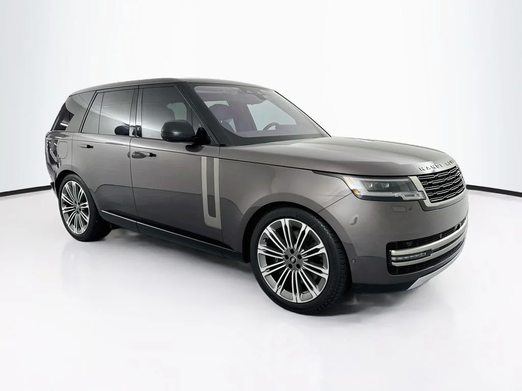 Used 2022 Gray Land Rover SE image 3