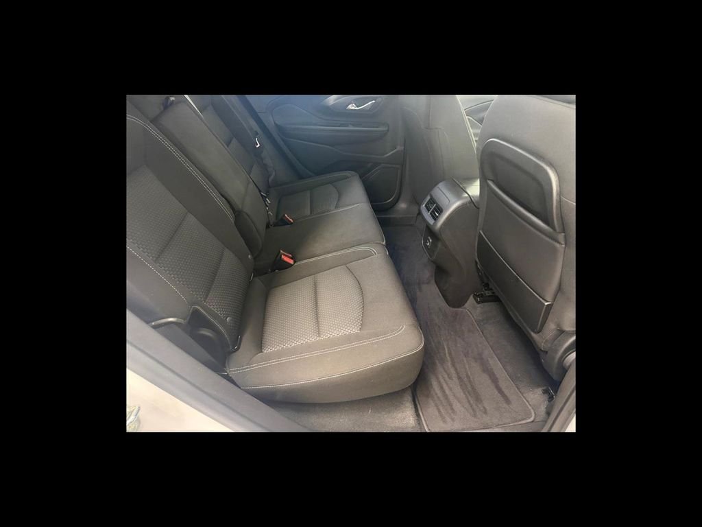 Used 2022 White GMC SLE image 19