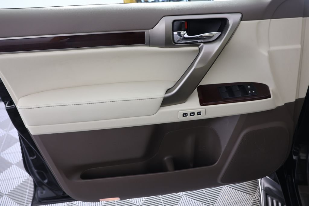 Used 2019 Onyx Black Lexus 460 image 25