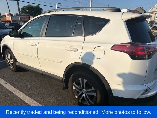 Used 2018 White Toyota LE image 5