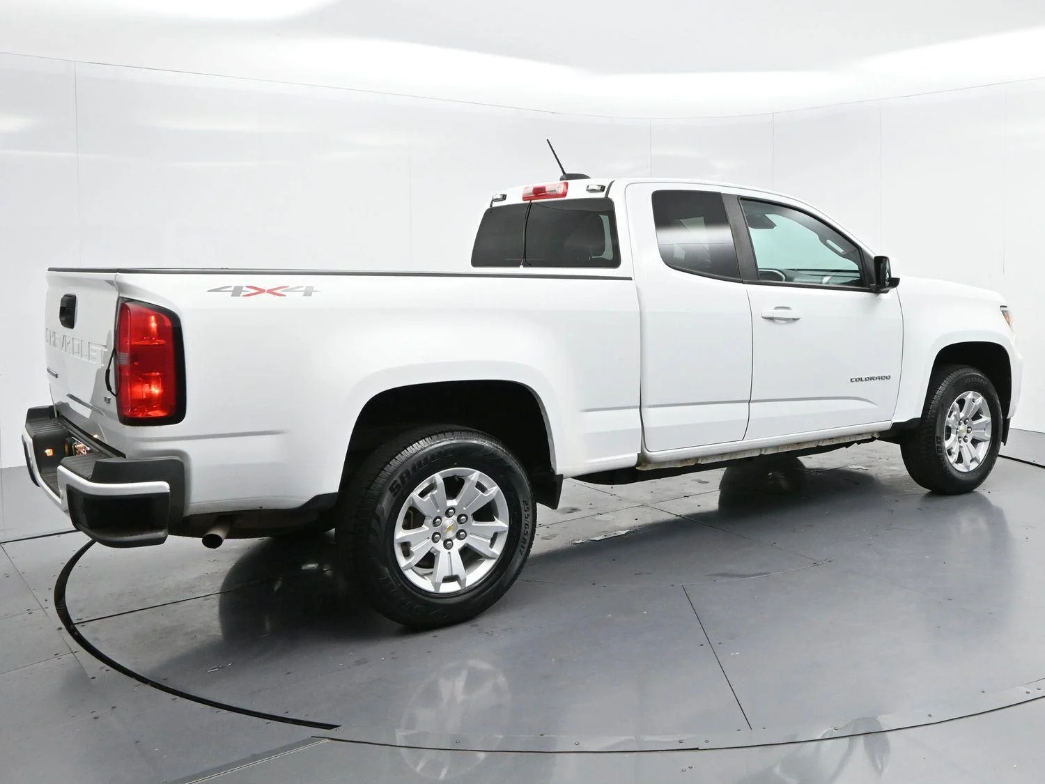 Used 2022 Summit White Chevrolet 4WD LT image 7