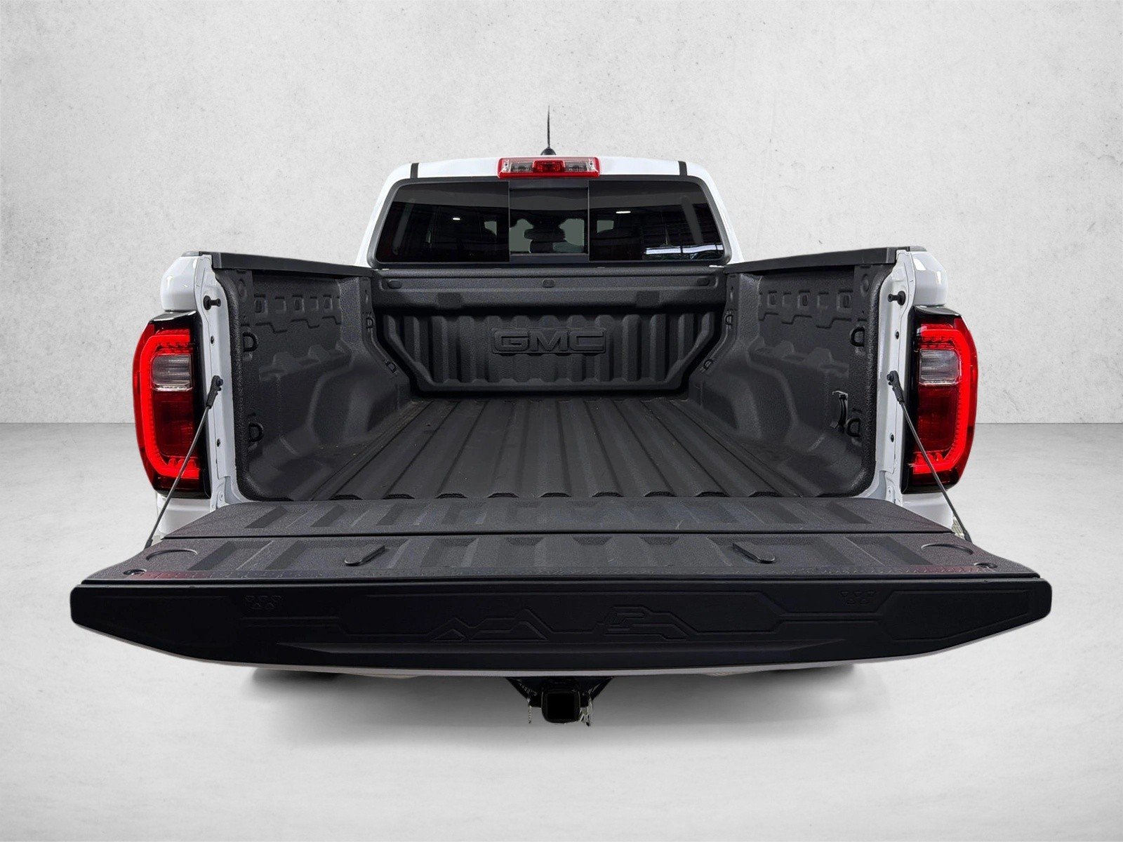 Used 2025 Summit White GMC 4WD AT4 image 19