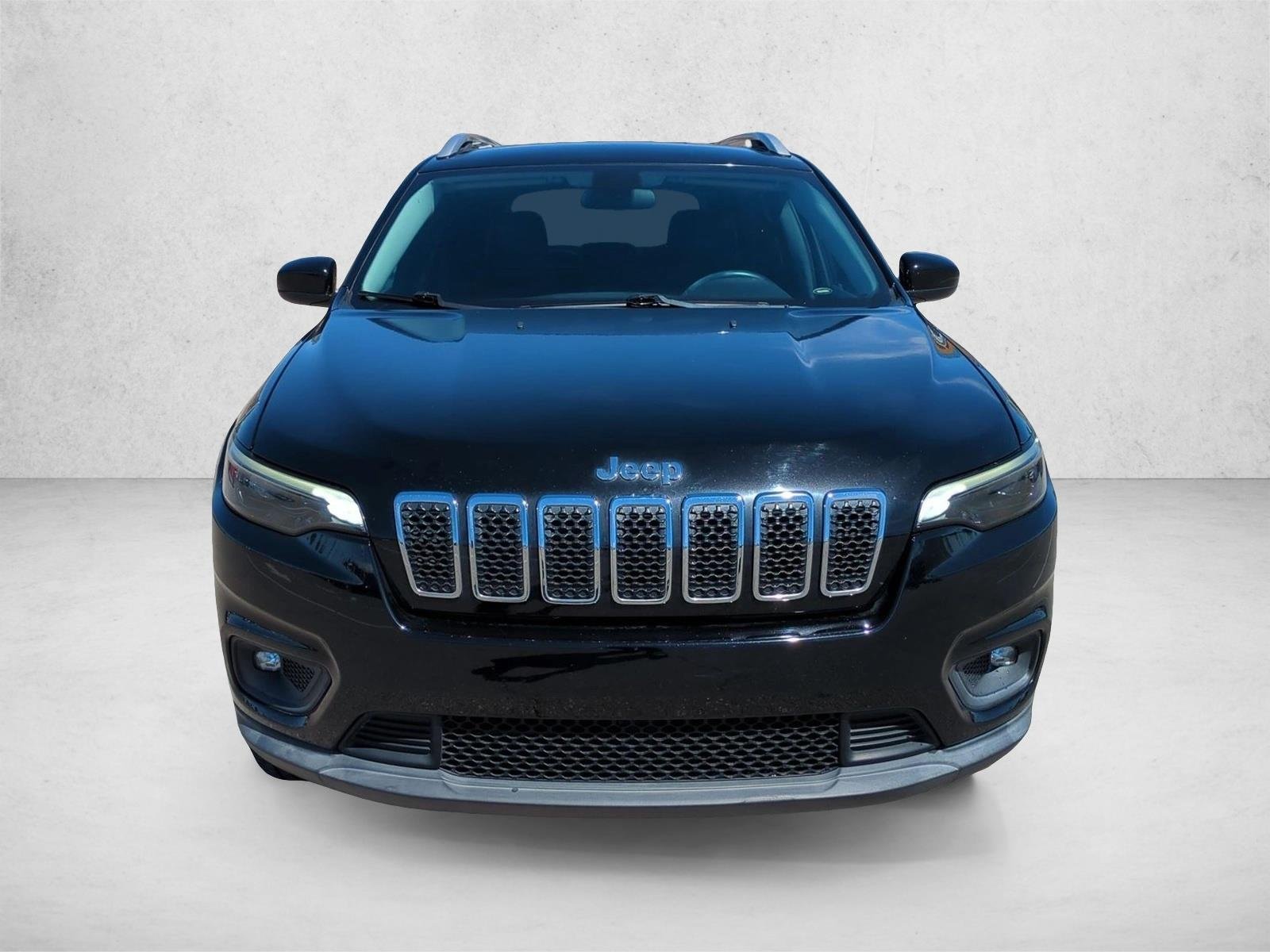 Used 2019 Diamond Black Crystal Pearlcoat Jeep Latitude Plus image 2