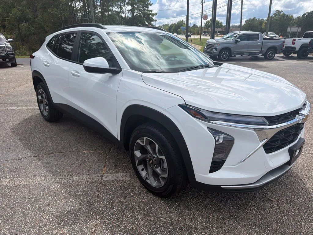 Used 2025 Summit White Chevrolet LT image 7