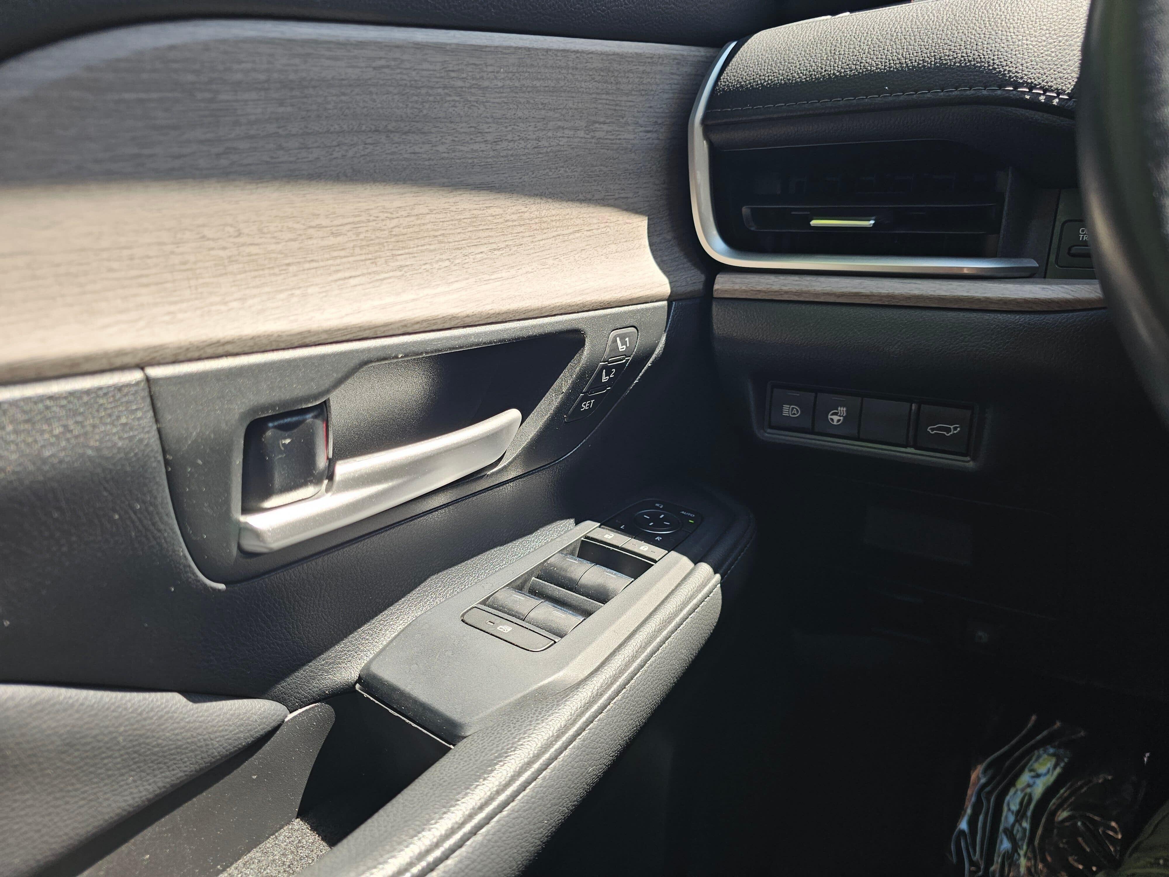 Used 2024 Wind Chill Pearl Toyota Limited image 31