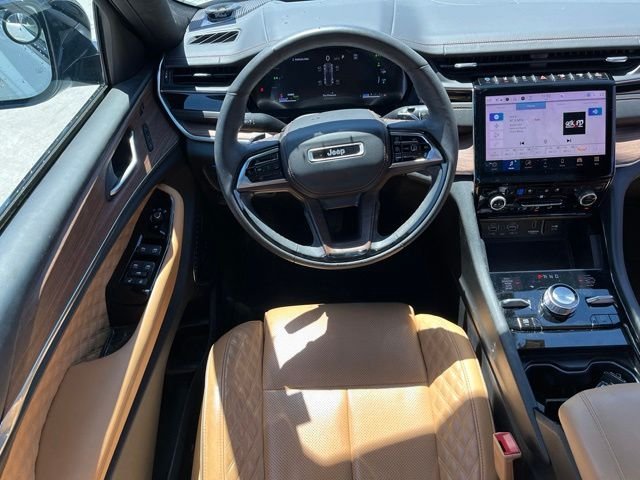 Used 2022 Silver Zynith Jeep Summit 4xe image 13