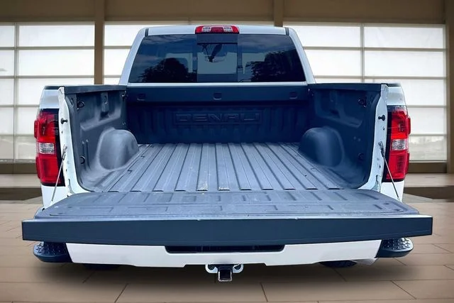 Used 2015 White GMC Denali image 18