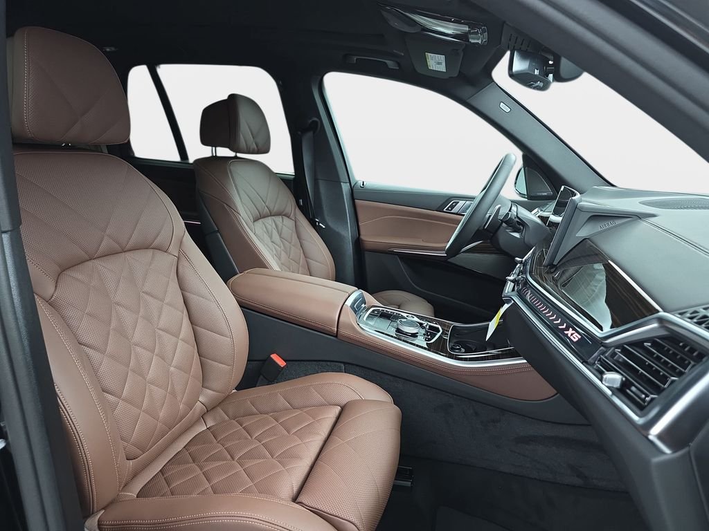 New 2026 Black Sapphire Metallic BMW xDrive40i image 9