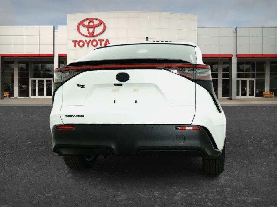 New 2026 WINDCHILL PEARL Toyota XLE image 6