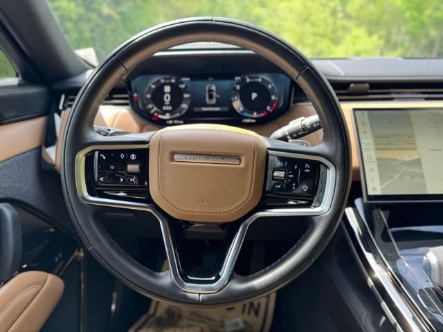 Certified Used 2025 Fuji White Land Rover SE image 21