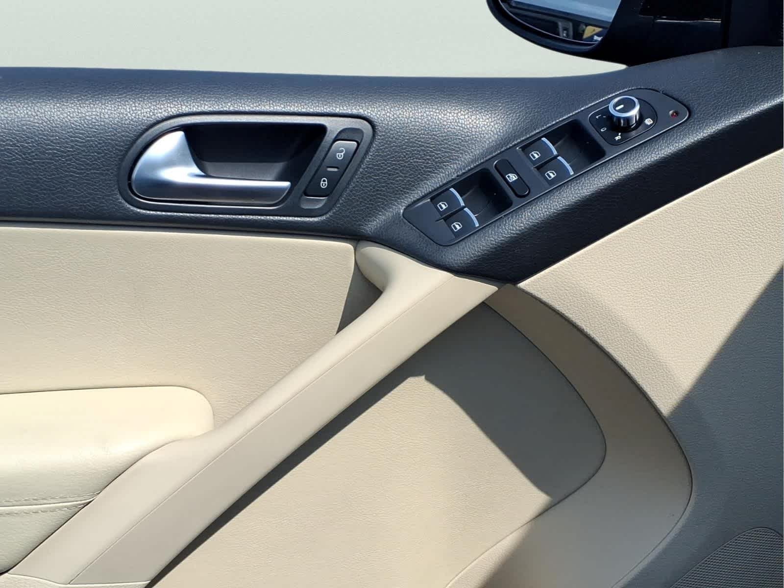 Used 2013 Deep Black Metallic Volkswagen SE w/Sunroof & Nav image 12
