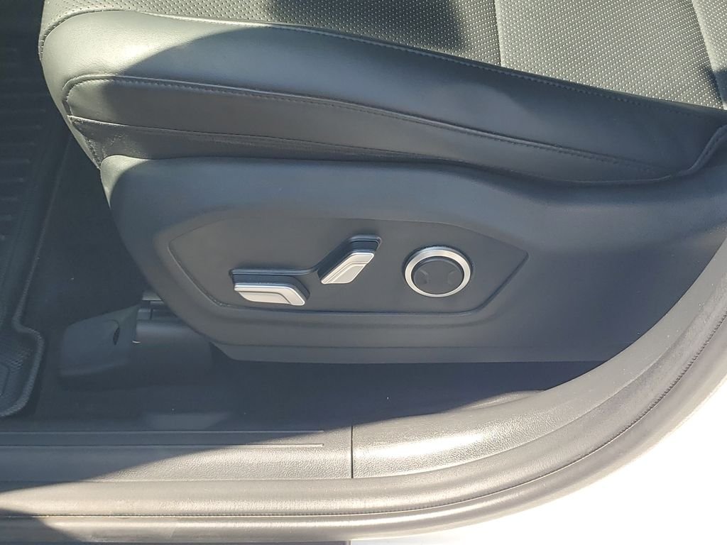 Used 2024 White Hyundai SEL image 16