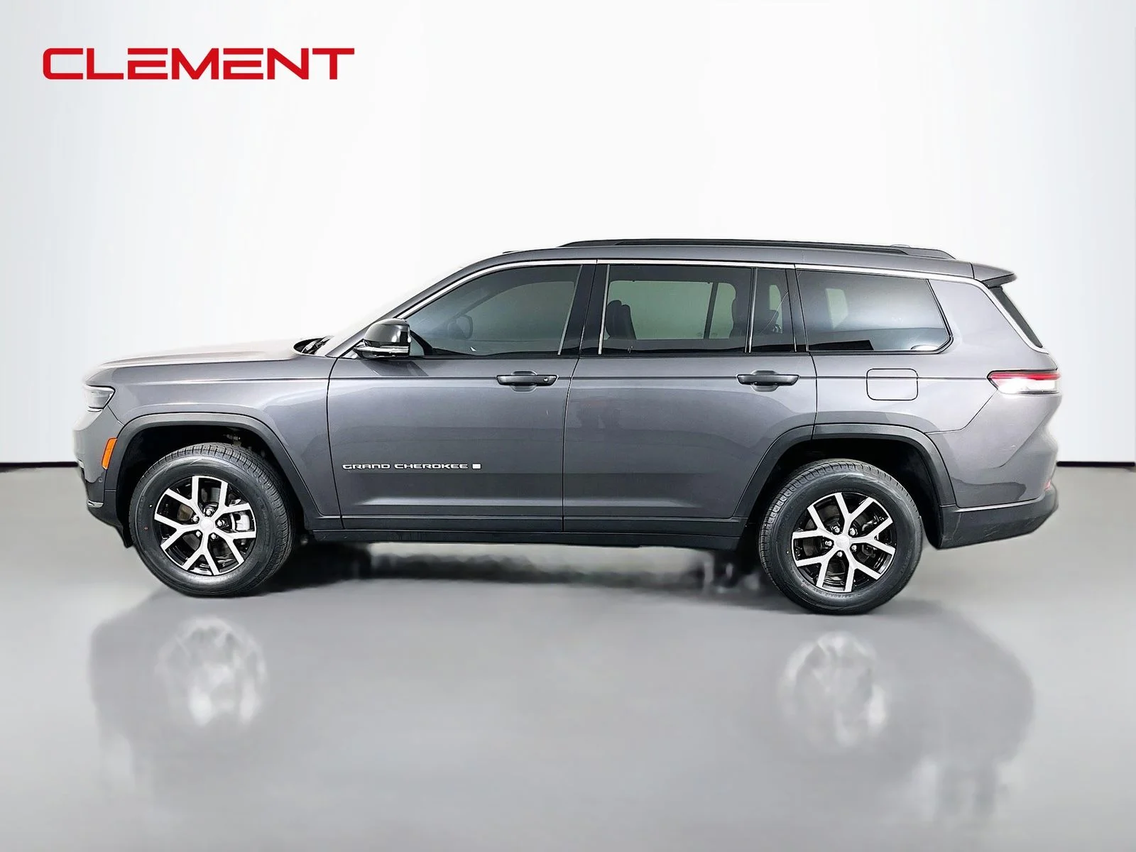 Used 2024 Gray Jeep Limited image 4