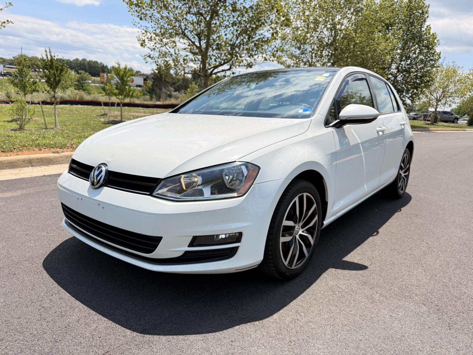 Used 2017 Pure White Volkswagen SE image 2
