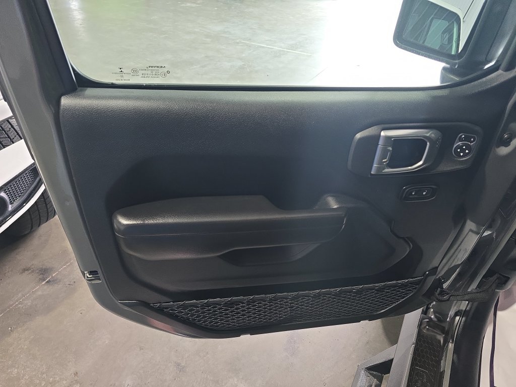 Used 2021 Gray Jeep Mojave image 12