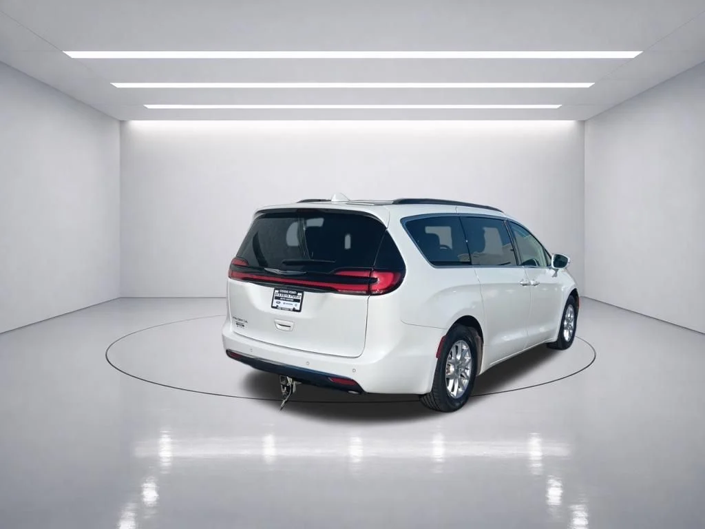 Used 2022 Bright White Clearcoat Chrysler Touring L image 7