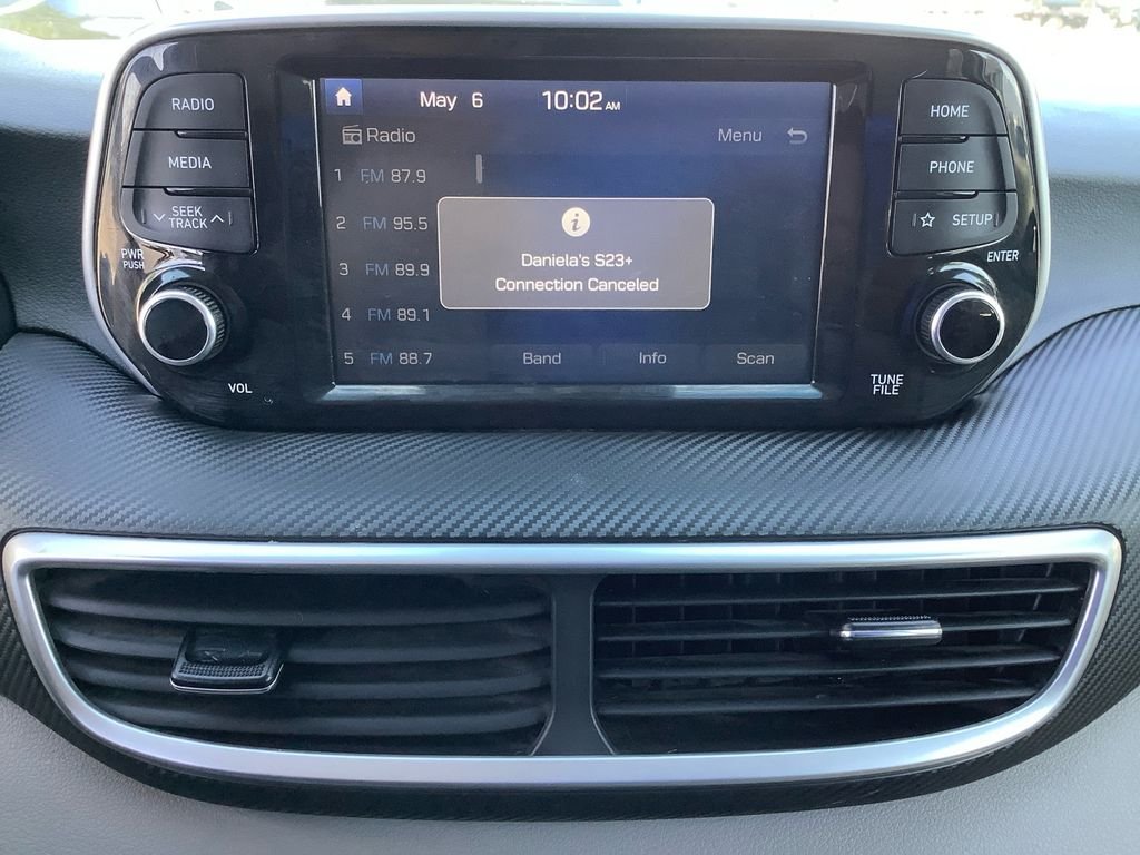 Used 2020 White Hyundai SE image 11