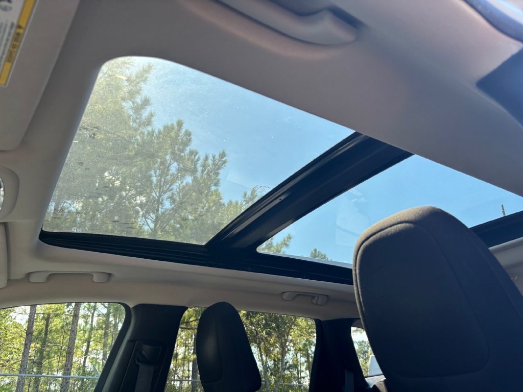 Certified Used 2017 White Jeep Latitude image 22