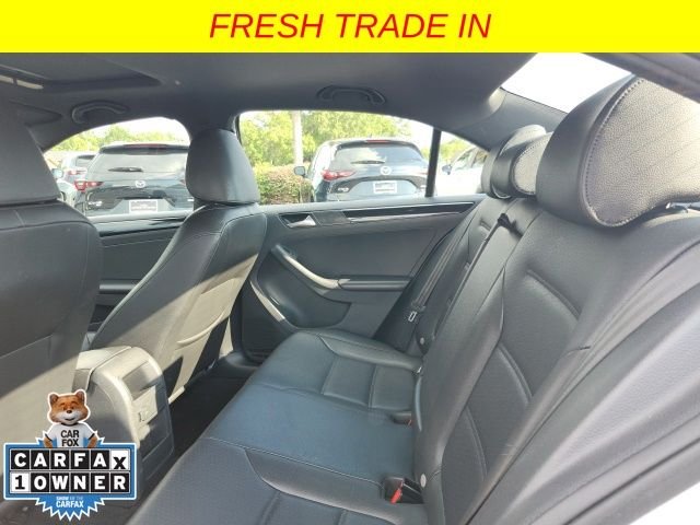 Used 2018 White Volkswagen 1.8T SE Sport image 16